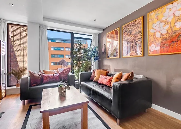 Thai Suite With Pool Table, Freepark - 28 Night Stay